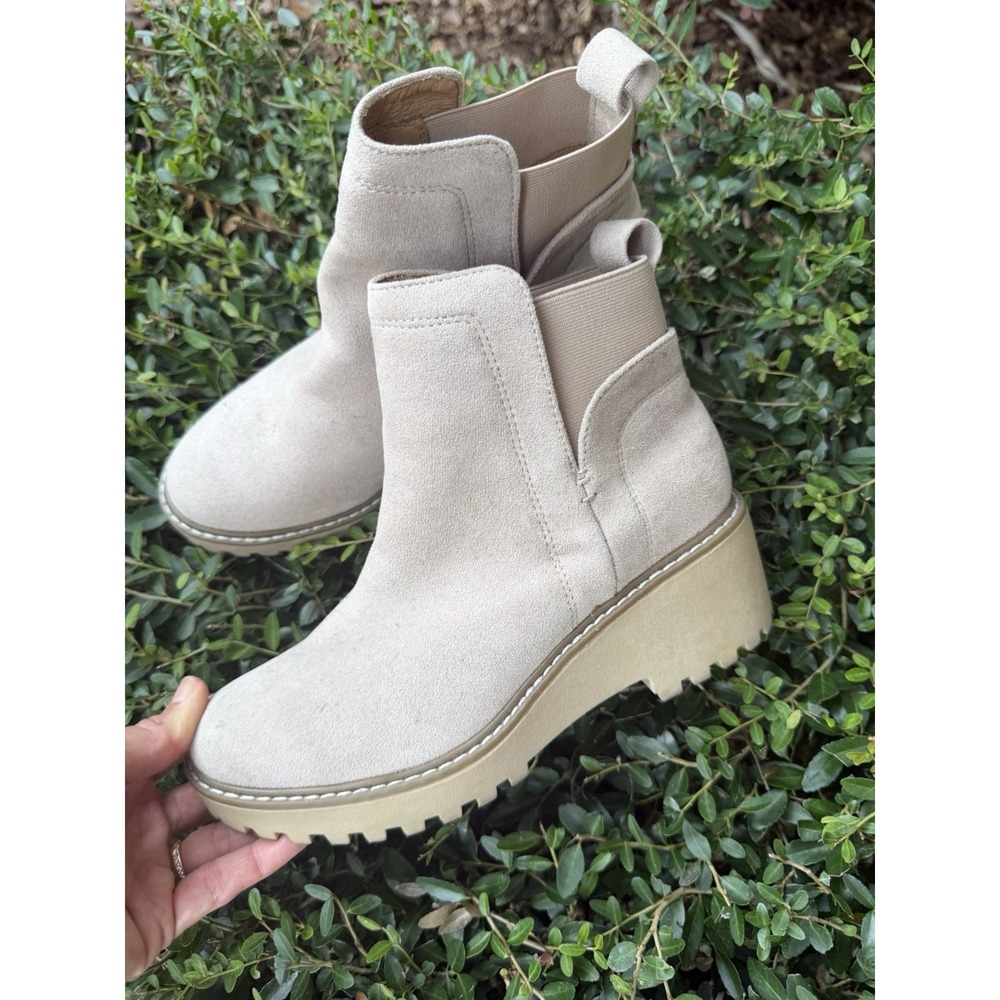 DV Dolce Vita Rielle Wedge Ankle Boot Women's Size 6 Beige Suede Upper Lug Sole